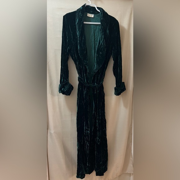 Victoria's Secret Other - Vintage Victoria Secret Gold Tag Crushed Velvet Emerald Green Robe S/M elegant